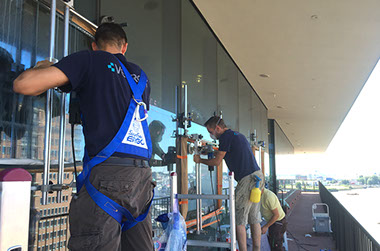 vetrox, glaskratzer entfernen, glasreparatur, verkratztes glas, glasschutz, esg, vsg, isolierglas, glasoberfläche, float, brandschutzglas